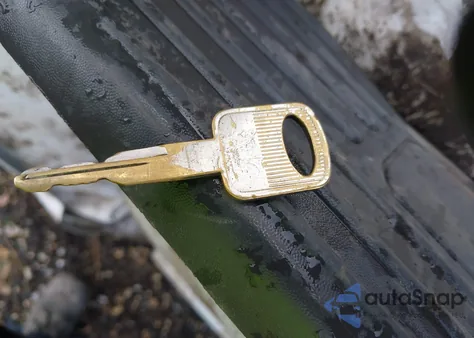 2000 Ford F-350 Lariat/Xl/Xlt z USA, uszkodzony, nr VIN 1FTSW31F1YEC07443